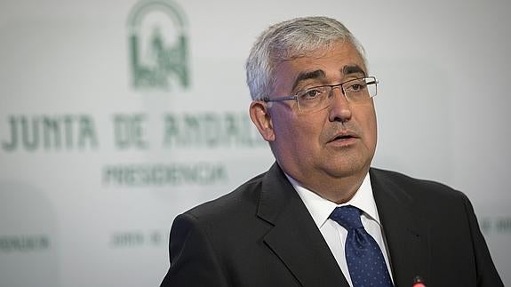 La Fiscalía andaluza pide abrir diligencias contra un consejero de Susana Díaz