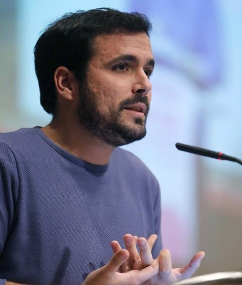 Garzón dice que PSOE y Podemos tienen «un ojo en las negociaciones y otro en las elecciones»