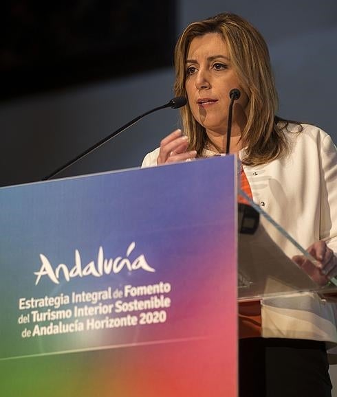 Susana Díaz: «La gente está cansada de políticos subidos a un pedestal haciendo postureo»