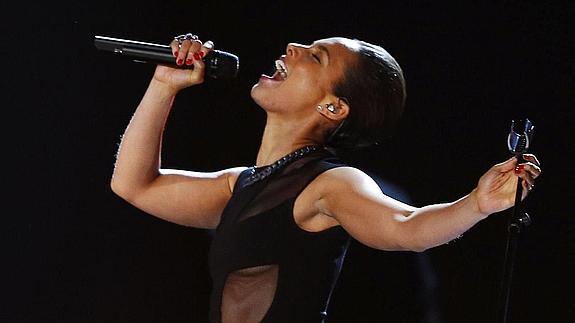 Alicia Keys. This girl is on fire (Esta mujer está en llamas)