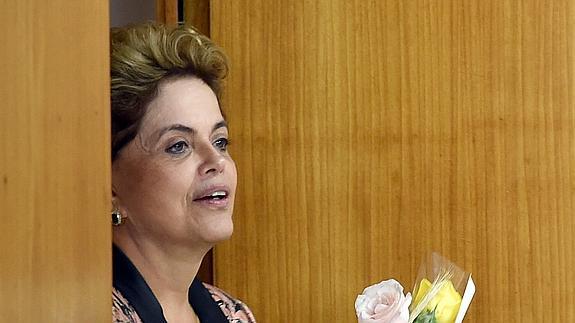 Dos nuevas renuncias dejan el Gobierno de Rousseff con nueve ministros interinos