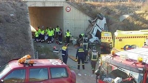 Cinco muertos al salirse una furgoneta de la calzada en Murcia