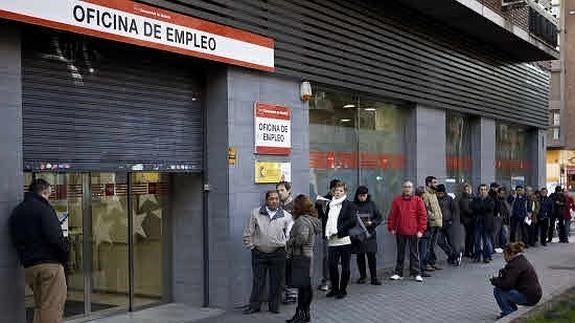 El paro subió en 11.900 personas en el peor primer trimestre desde 2013