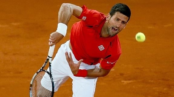 Djokovic resiste al bombardero Raonic