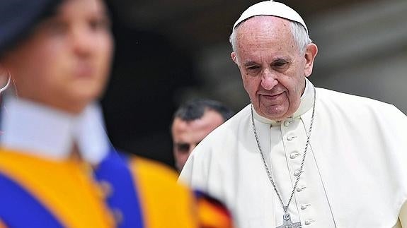 El Papa estudia que las mujeres puedan casar y bautizar