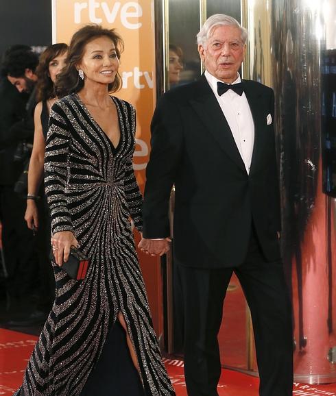 Vargas Llosa ya está divorciado