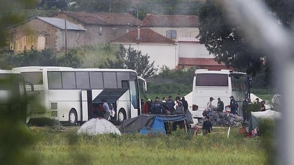 La Policía griega evacúa el campamento de Idomeni