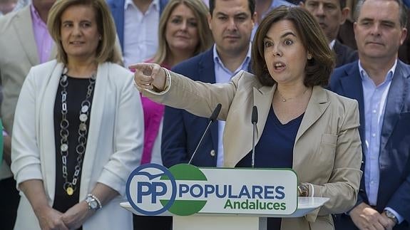 Santamaría, tras las críticas de Aznar: «Ante la crisis hay que comportarse con unidad»