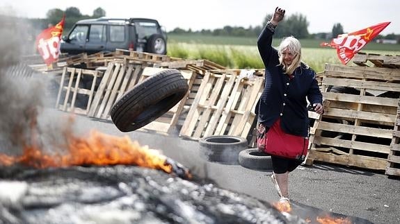 El pulso de las protestas en Francia se centra ahora en los transportes