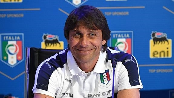 Antonio Conte: «Me gustaría que mi Italia fuera tan rápida como Valentino Rossi»