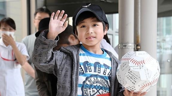 El niño japonés abandonado en el bosque sale del hospital