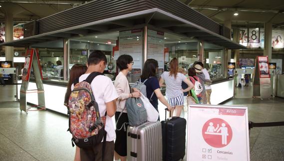 Retrasos y largas colas en Renfe en el primero de los cuatro días de huelga de los maquinistas