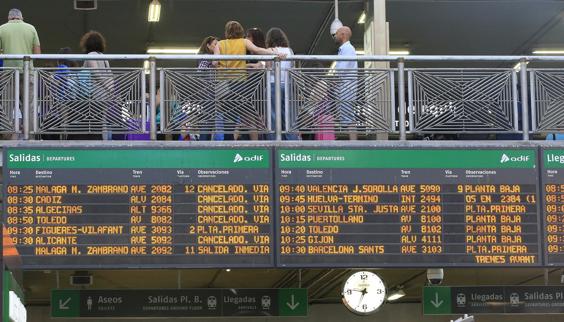 Los maquinistas desconvocan las huelgas en Renfe tras lograr un acuerdo con la empresa