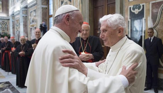 Benedicto XVI aborda el 'lobby gay' en la Iglesia a través de un libro de memorias