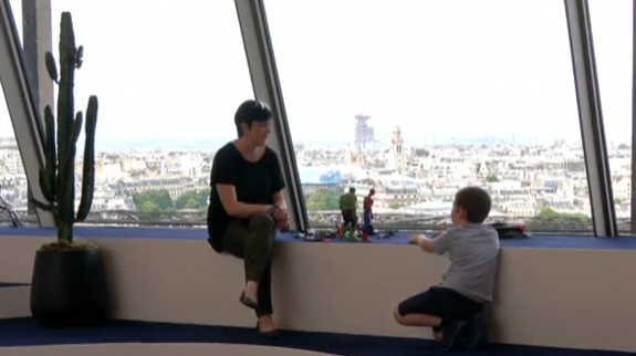 Una familia británica vivirá en la Torre Eiffel por una noche