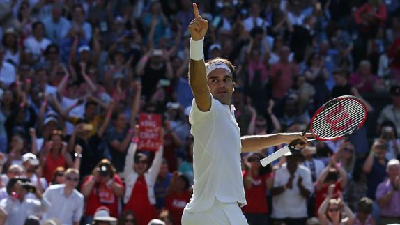 Federer salva tres bolas de partido y pasa a semifinales