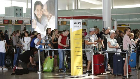 Los pilotos de Vueling trabajarán días libres para cubrir la planificación