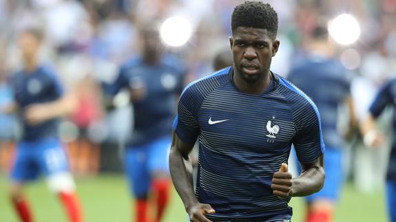 El Barcelona anuncia el fichaje de Umtiti