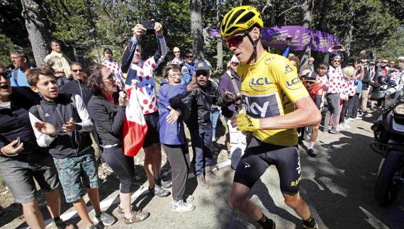 Chris Froome subió el Mont Ventoux... ¡corriendo!