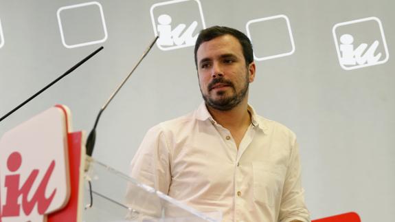 Garzón achaca parte de la pérdida de votos al «caótico» proceso de confluencia con Podemos