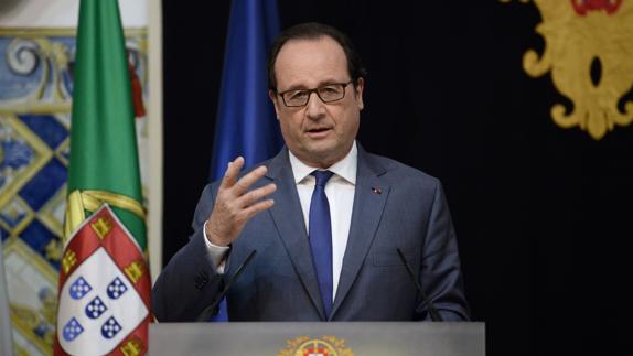 Hollande estudia prolongar el estado de emergencia otros seis meses