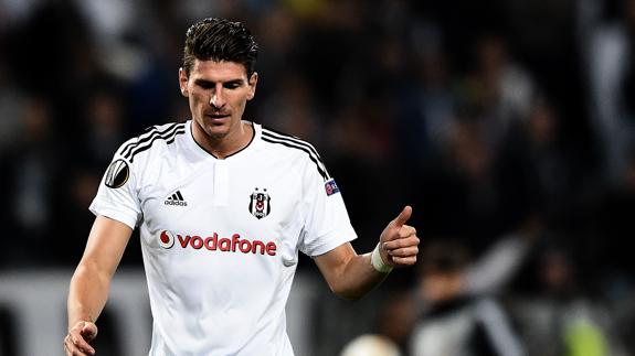 Mario Gómez deja el Besiktas turco debido a la «situación política»
