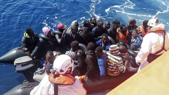 Rescatados 2.150 inmigrantes en el Mediterráneo al sur de Italia