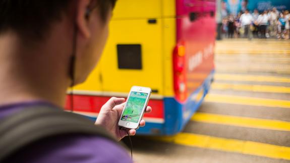 Investigan a un conductor de autobús por jugar al Pokémon Go