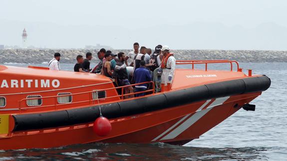 Rescatados 118 inmigrantes magrebíes cerca de las costas de Almería, Alicante y Murcia