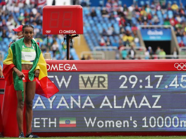 Ayana asombra en la final de 10.000 más rápida de la historia