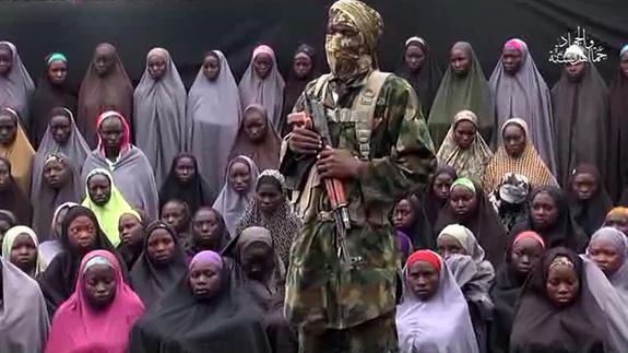 Boko Haram vuelve a mostrar en un vídeo a varias de la niñas de Chibok