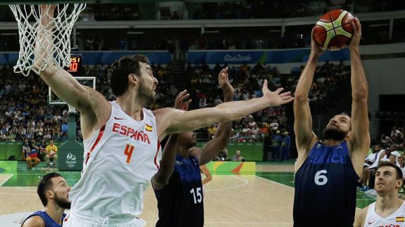 Pau Gasol da el relevo al equipo