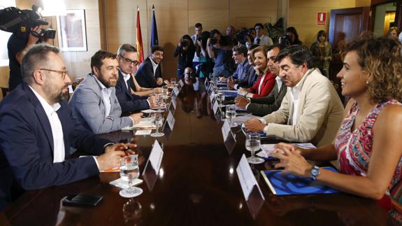 El PP trata de convencer a Ciudadanos para que entre en un Gobierno de Mariano Rajoy