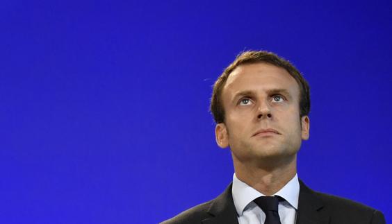 Macron deja su Ministerio porque «las circunstancias» le «imponen asumir riesgos»