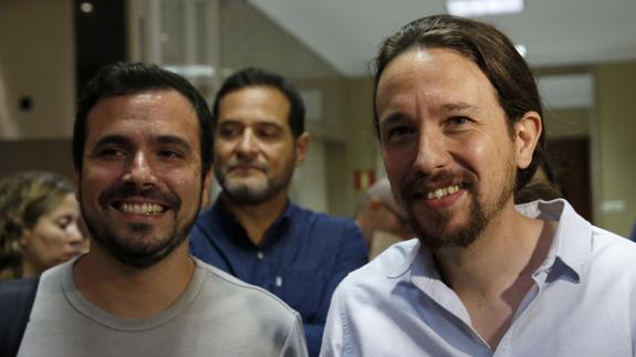 Pablo Iglesias compensa a Alberto Garzón con la Comisión de Hacienda