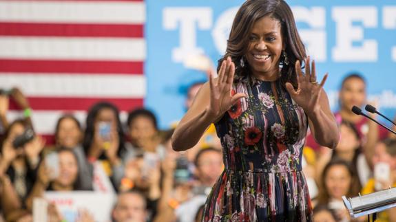 Michelle Obama se «arremanga» para captar el voto joven para Clinton