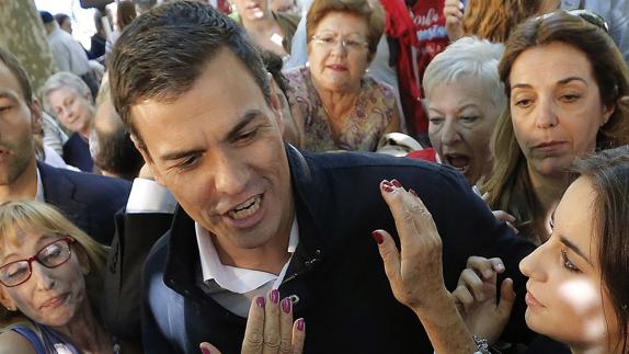 Sánchez reitera su llamamiento a Ciudadanos y Podemos para formar gobierno