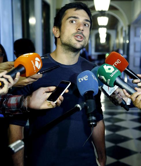 Podemos reconoce que hay contactos con el PSOE aunque ve difícil el acuerdo
