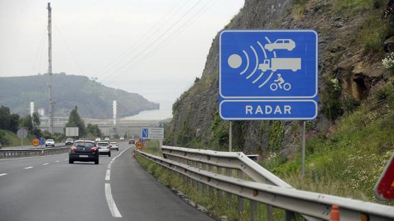 Uno de cada diez conductores usa un detector ilegal de radares