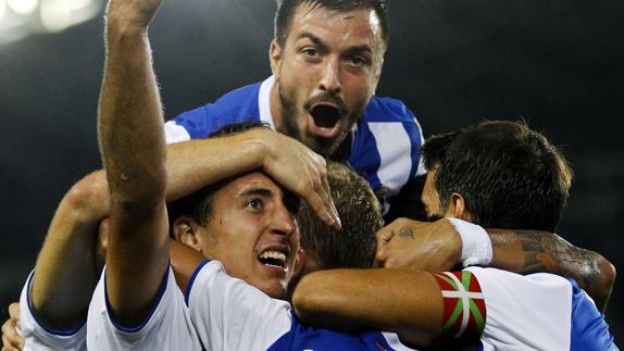 Carlos Vela sella el segundo triunfo de la Real en Anoeta