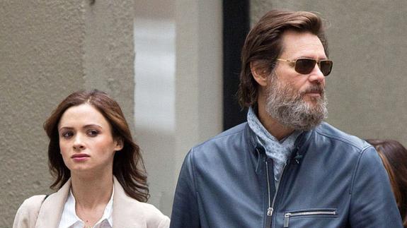 La madre de la exnovia de Jim Carrey denuncia al actor por el suicidio de su hija