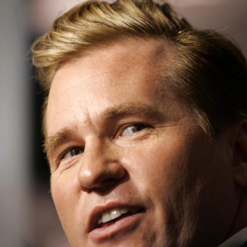 Val Kilmer contradice a Michael Douglas y asegura que no tiene cáncer