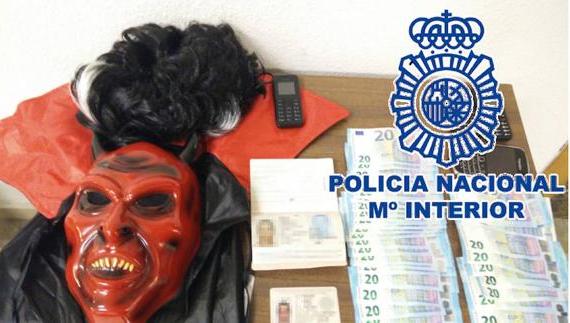 La Policía detiene en Málaga al líder de una banda de sicarios disfrazado de diablo