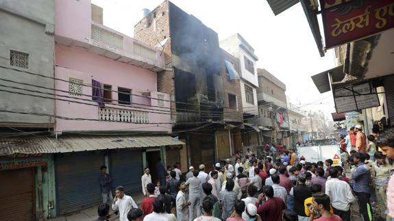 Al menos trece muertos en el incendio de una fábrica textil en India