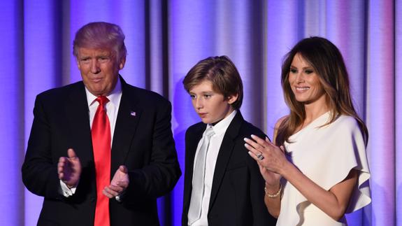 Melania Trump y su hijo Barron no planean mudarse a la Casa Blanca por ahora