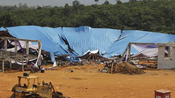 Más de 100 muertos tras derrumbarse el techo de una iglesia en Nigeria