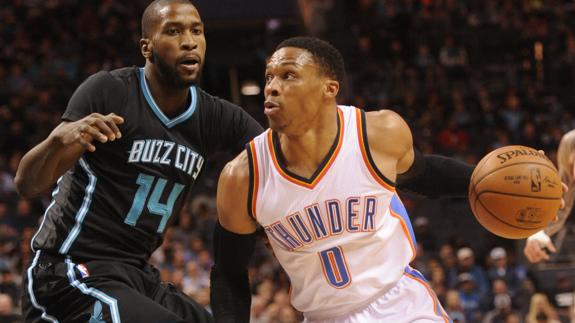 Westbrook consigue otro triple-doble en el triunfo de los Thunder