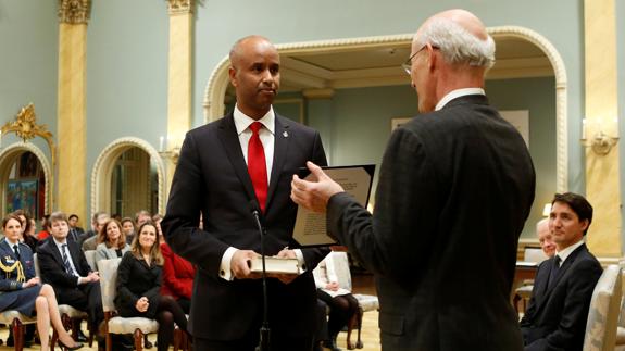 Canadá nombra ministro de Inmigración a un somalí que llegó al país como refugiado en 1993