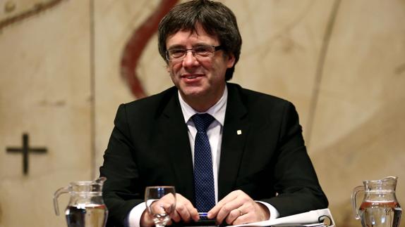 Puigdemont pide por carta a Rajoy un trato «bilateral» y negociar el referéndum