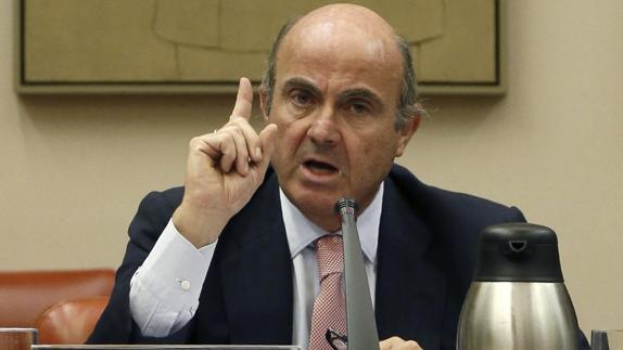 Bruselas cree que España incumplirá «ligeramente» su objetivo de déficit en 2017